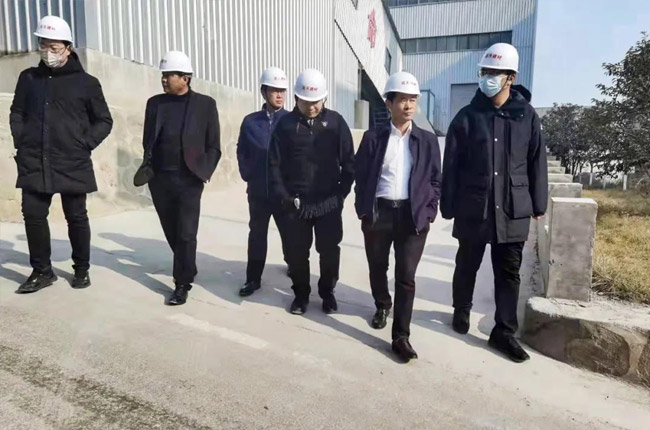 中建路橋集團(tuán)考察團(tuán)考察衛(wèi)輝市藍(lán)天環(huán)保材料有限公司