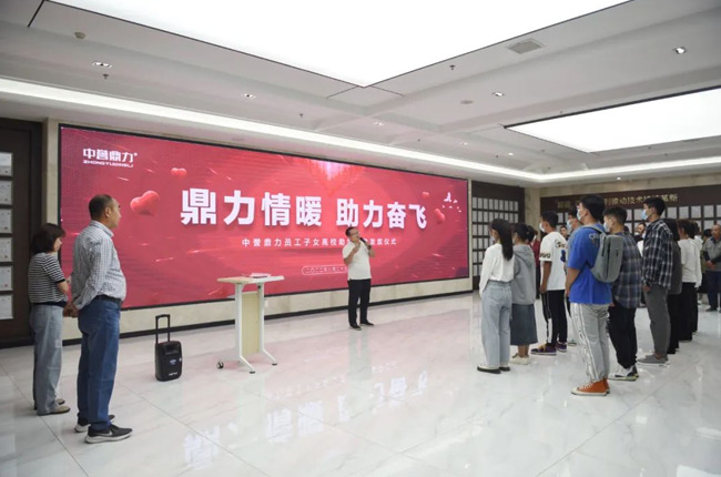 19�����u(y��)�����T����Ůϲ�@��˾��У���W(xu��)������