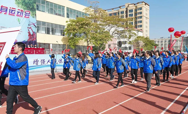 中譽(yù)鼎力方隊(duì)參加衛(wèi)輝市民運(yùn)動(dòng)會(huì)開幕儀式