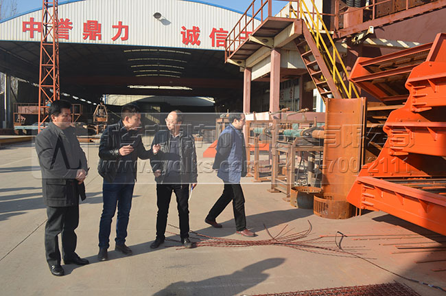 ���u�����N�۽�(j��ng)���м��ش𿼲�F���}