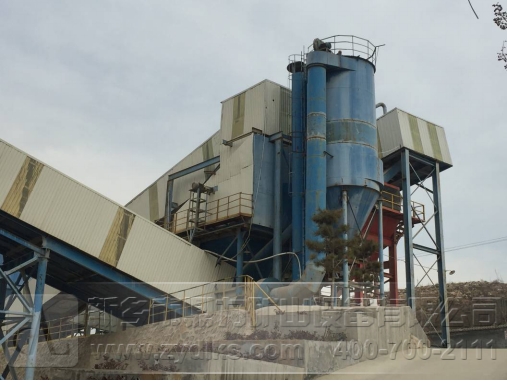 圖為封閉的生產(chǎn)線外觀