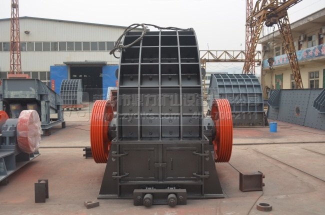 錘式制砂機(jī)出料口