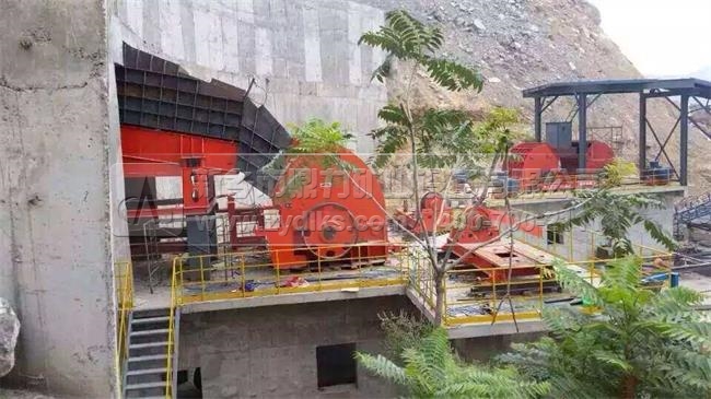 錘式破碎機(jī)使用現(xiàn)場(chǎng)