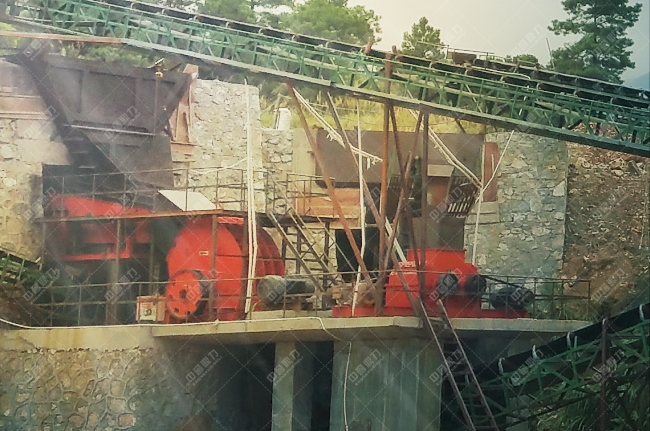 破碎機(jī)使用現(xiàn)場(chǎng)