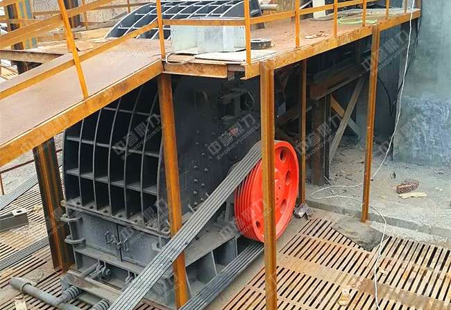 錘式破碎機(jī)在石料廠的安裝現(xiàn)場