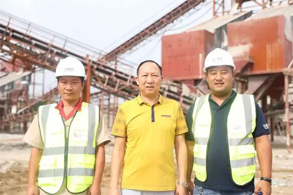 ����(w��)�N�۽�(j��ng)�����A܊�����b�ۺ󹤳̎��������c���ɽ��ʯ��(ch��ng)�ο���Ӱ