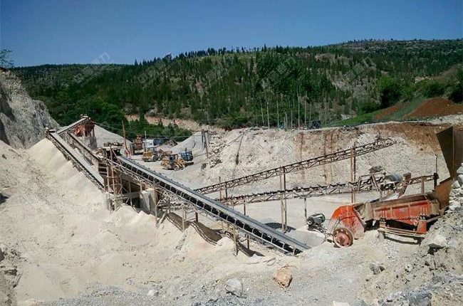 1308破碎機加工石灰石現(xiàn)場