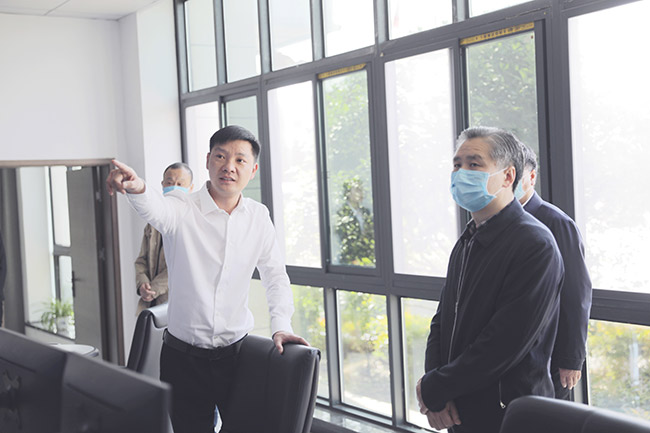 新鄉(xiāng)市副市長王占波一行參觀中譽鼎力礦山管理云數(shù)據(jù)