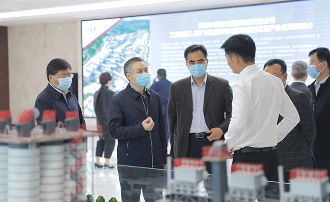 張治民董事長介紹中譽鼎力多位一體循環(huán)建材產(chǎn)業(yè)園