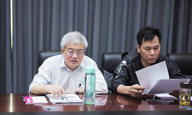 新鄉(xiāng)市工信局及新鄉(xiāng)職業(yè)技術學院導蒞臨中譽鼎力交流校企合作