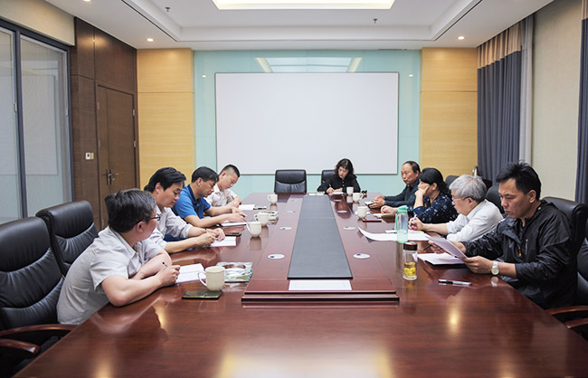 新鄉(xiāng)市工信局及新鄉(xiāng)職業(yè)技術學院導蒞臨中譽鼎力交流校企合作