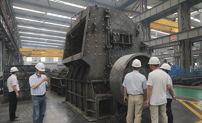 實(shí)地參觀中譽(yù)鼎力智能化一體生產(chǎn)車(chē)間