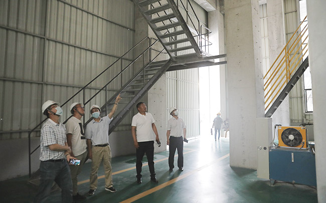 參觀藍(lán)天環(huán)保材料有限公司多位一體項(xiàng)目